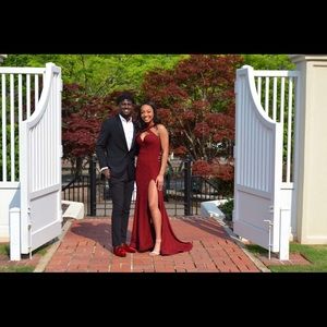 Maroon/Burgundy Prom dress!!